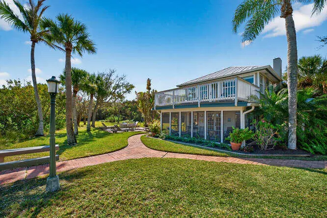1935 Quay Dock Rd Vero Beach-small-008-0 at 1935 Quay Dock Road, Vero Beach