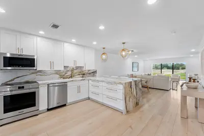 11 SOUTHPORT Lane E, Boynton Beach – Condominium for sale