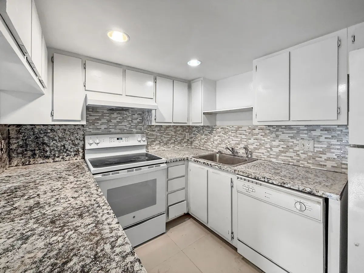 IMG_7008 at 8290 LAKE Drive 250, Doral
