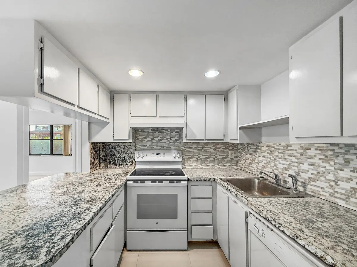 IMG_7010 at 8290 LAKE Drive 250, Doral