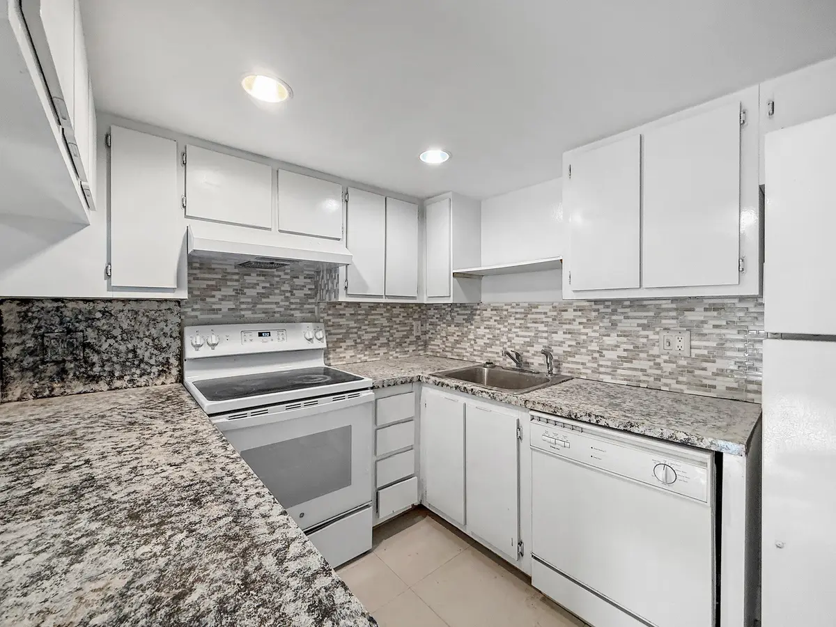 IMG_7011 at 8290 LAKE Drive 250, Doral