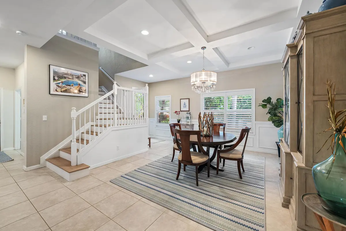 Dining at 148 Behring Way, Jupiter