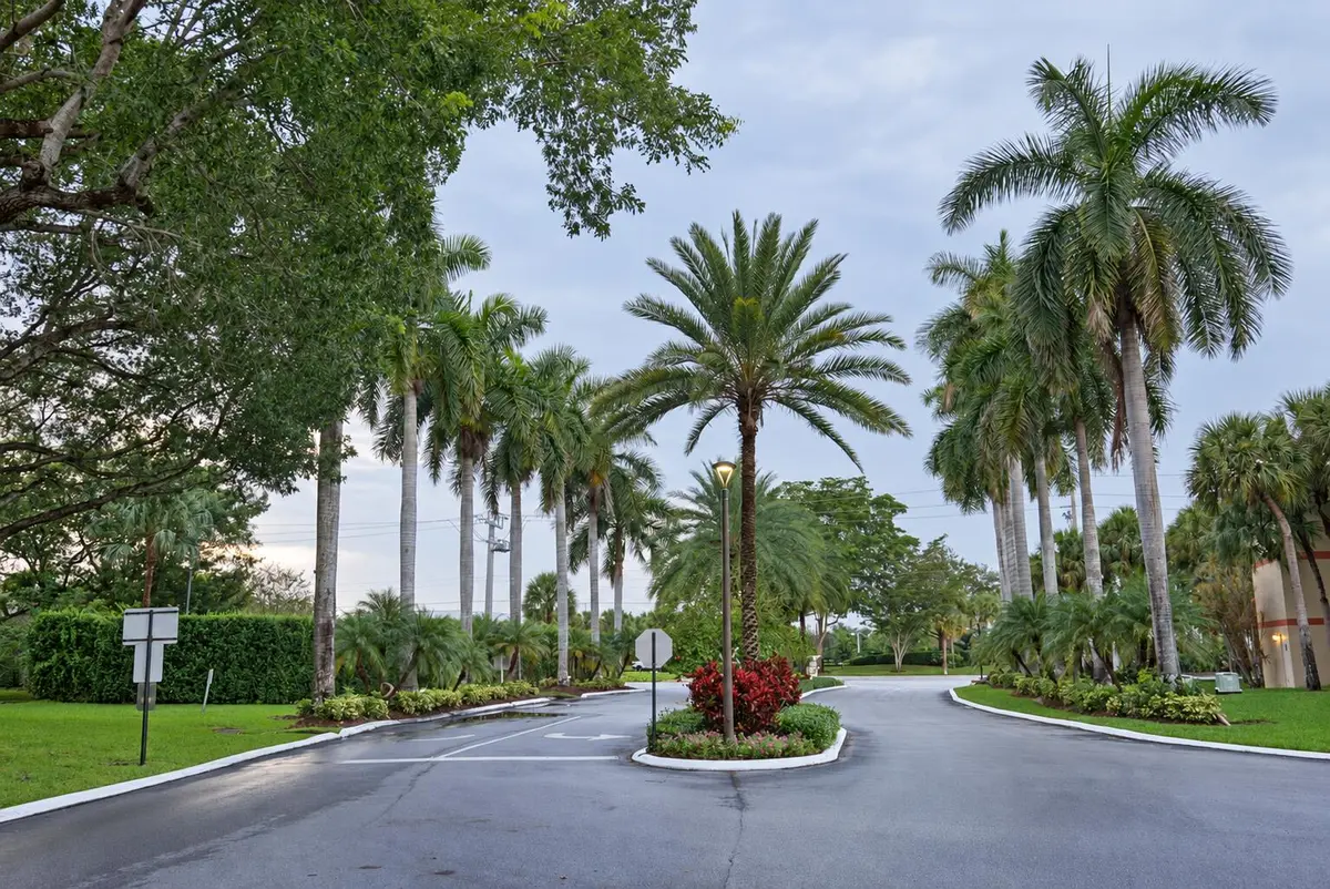entrance at 16500 Golf Club Road 301, Weston