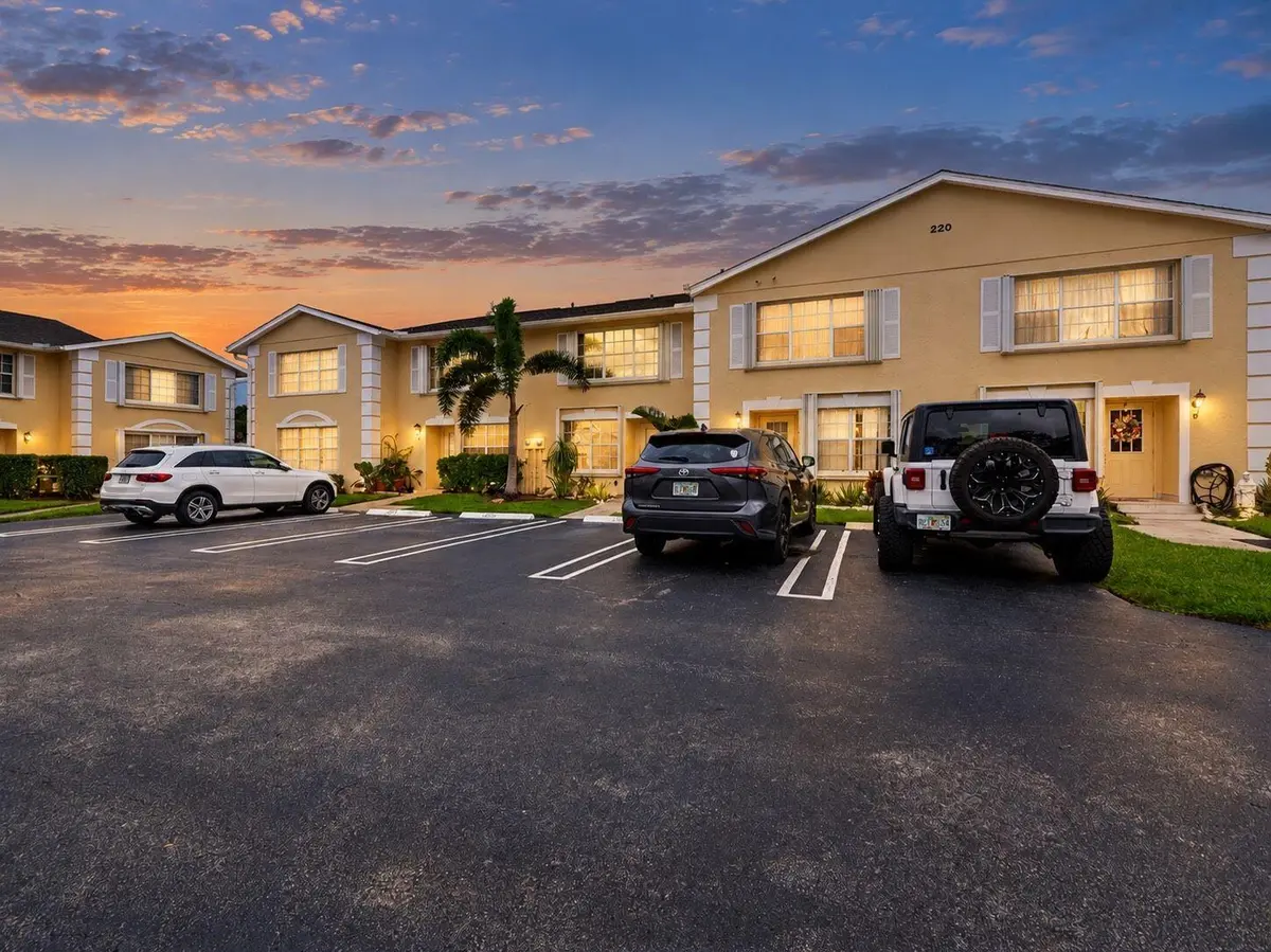 2-web-or-mls-image_123650291 at 220 Foxtail Drive G, Greenacres