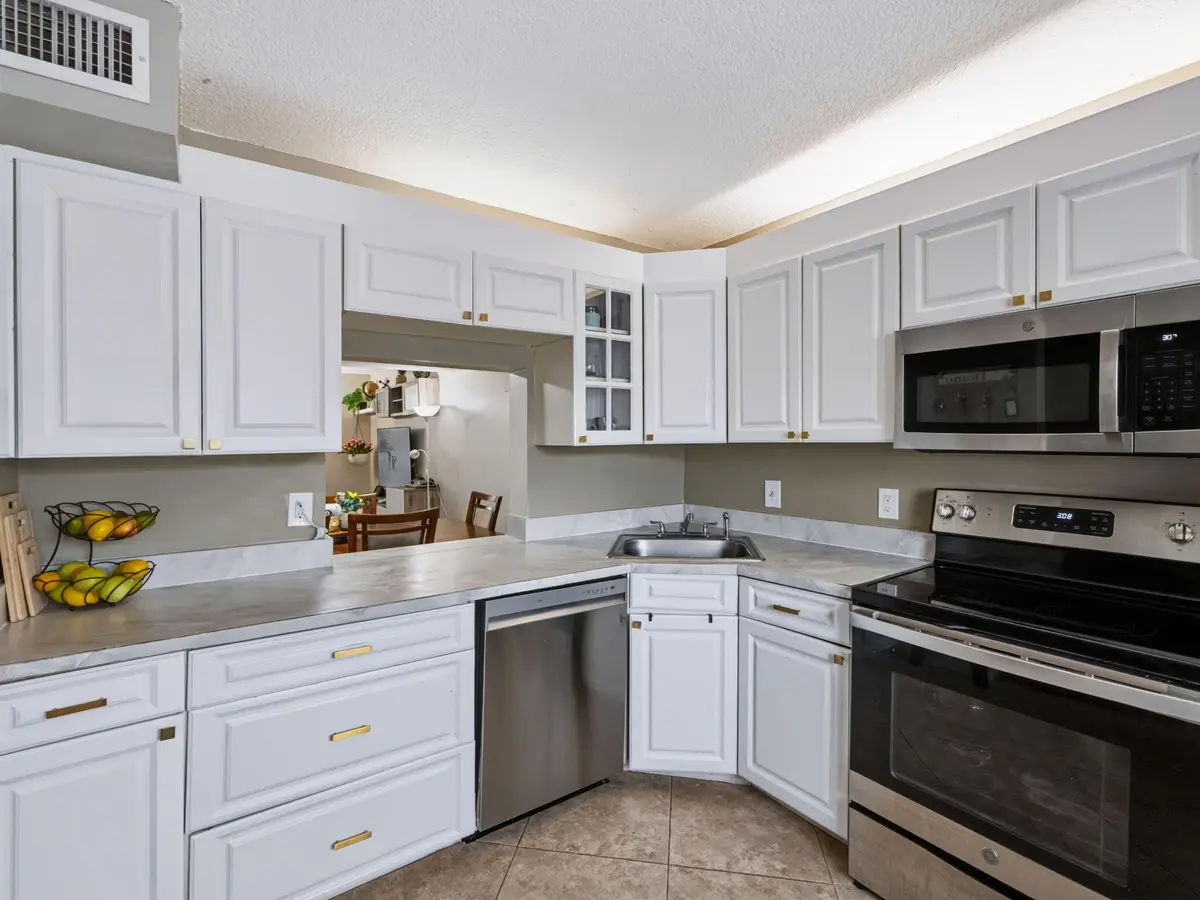 5-web-or-mls-220-foxtail-dr-004 at 220 Foxtail Drive G, Greenacres