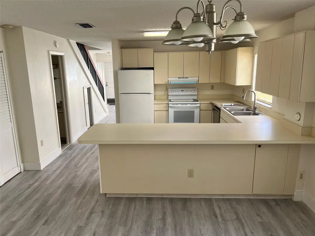 Photo 7 at 2941 NW 92nd Avenue, Coral Springs