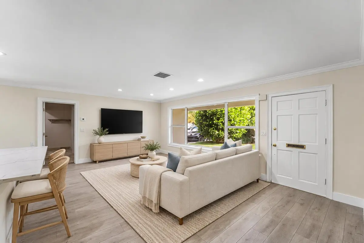 living room at 638 Shore Drive, Boynton Beach