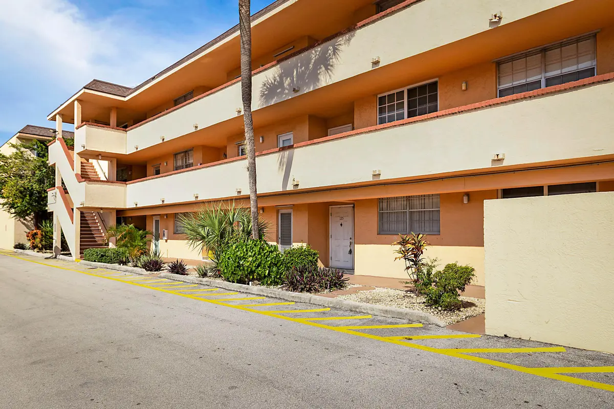 4502 N Federal Hwy Unit 125-1 at 4502 N Federal Highway 125c, Lighthouse Point