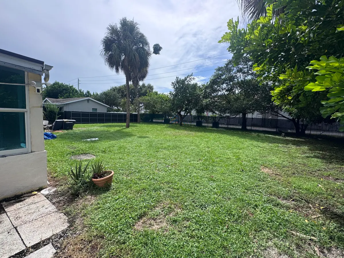 Backyard at 8911 Sunset Drive, Palm Beach Gardens