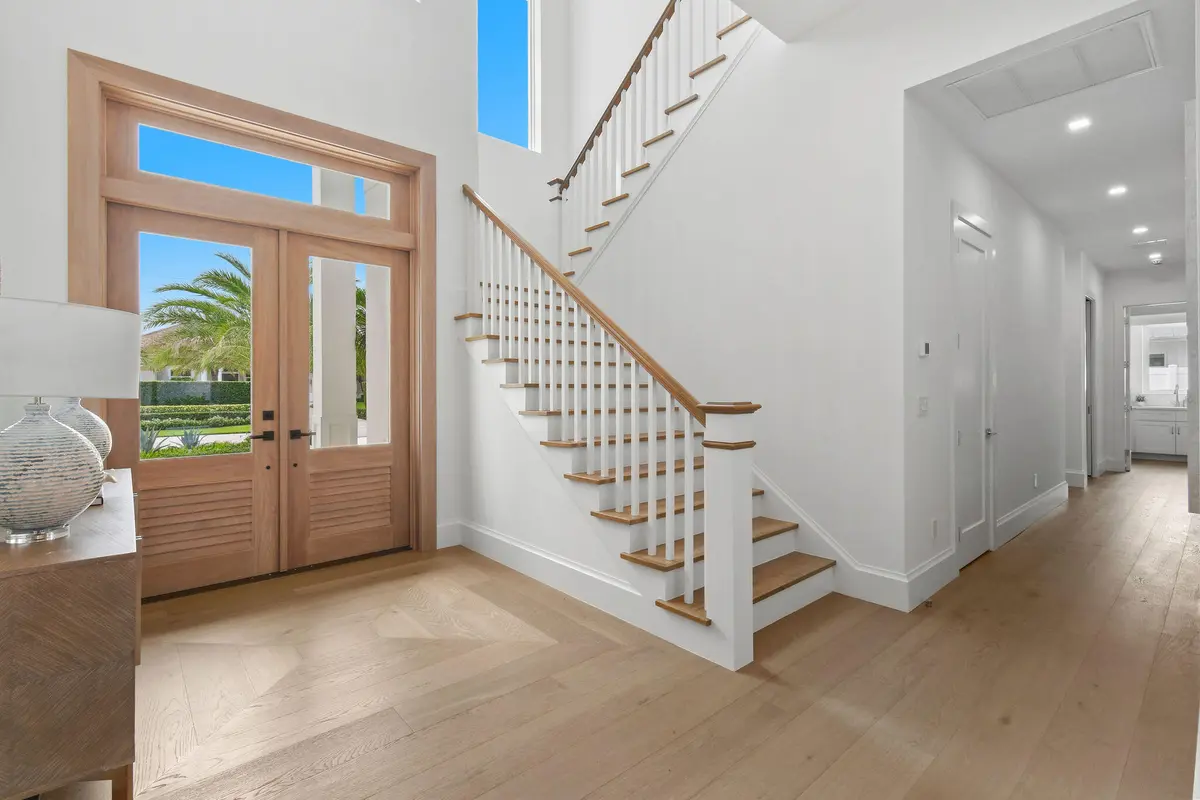 Foyer at 192 RIVER Drive, Tequesta