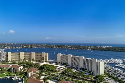 132 LAKESHORE Drive 220, North Palm Beach – Condominium for rent