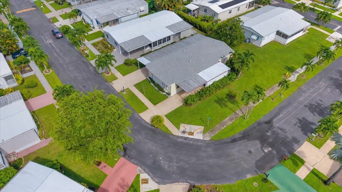 03-Corner at 109 NW 51ST Street, Deerfield Beach