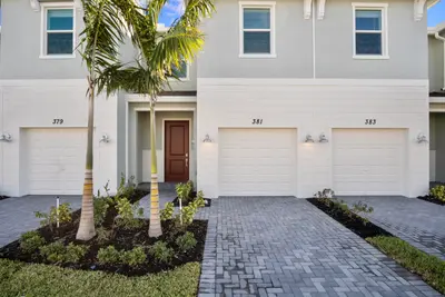 381 SE CROSSOAK Lane, Port St. Lucie – Townhouse for rent