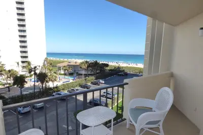 2800 N Ocean Drive B-5c, Singer Island – Condominium for sale