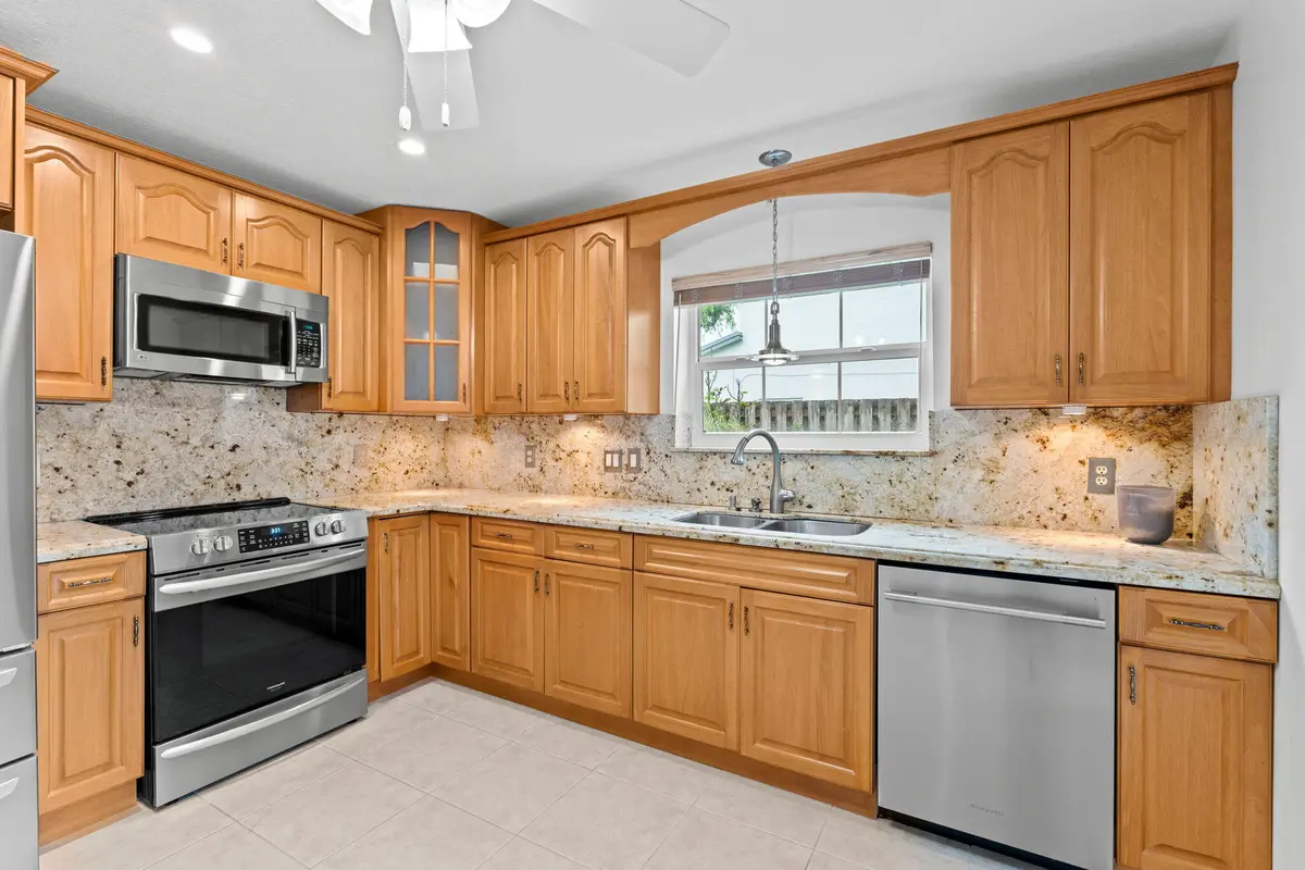 22-web-or-mls-A7407605 at 5611 SW 97TH Terrace, Cooper City