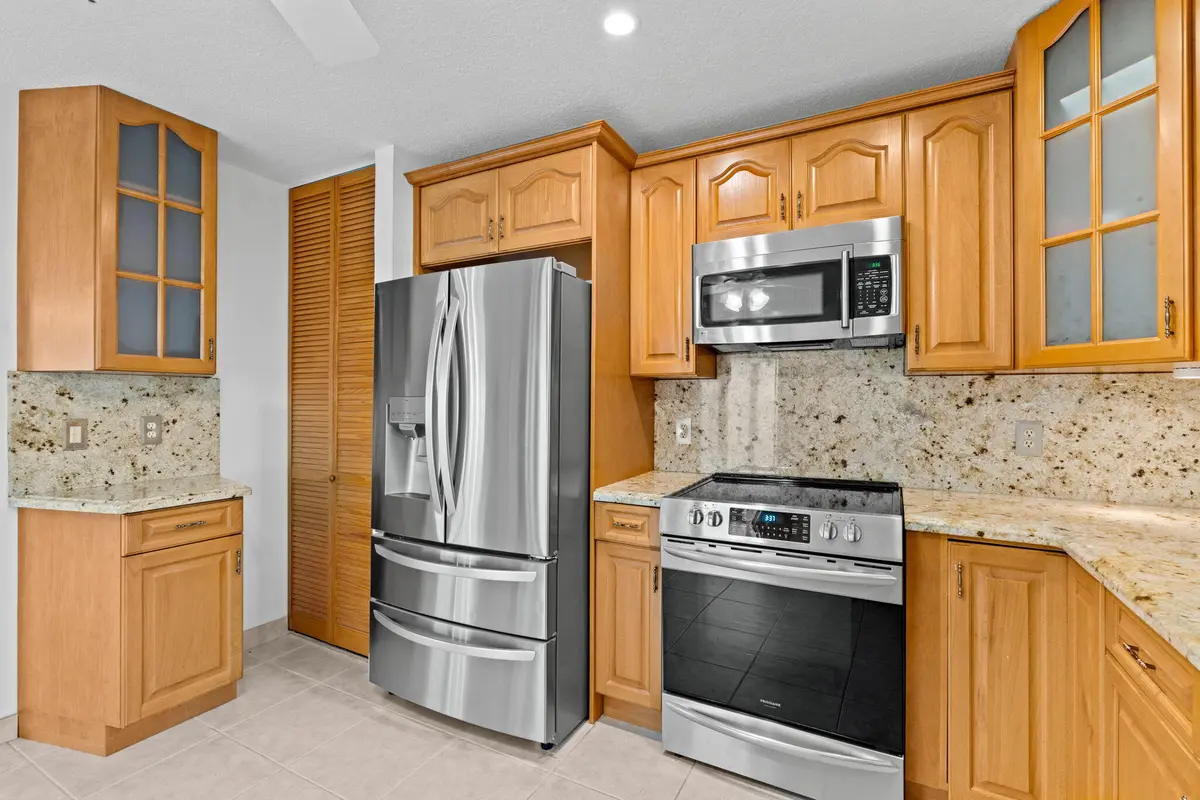 23-web-or-mls-A7407608 at 5611 SW 97TH Terrace, Cooper City