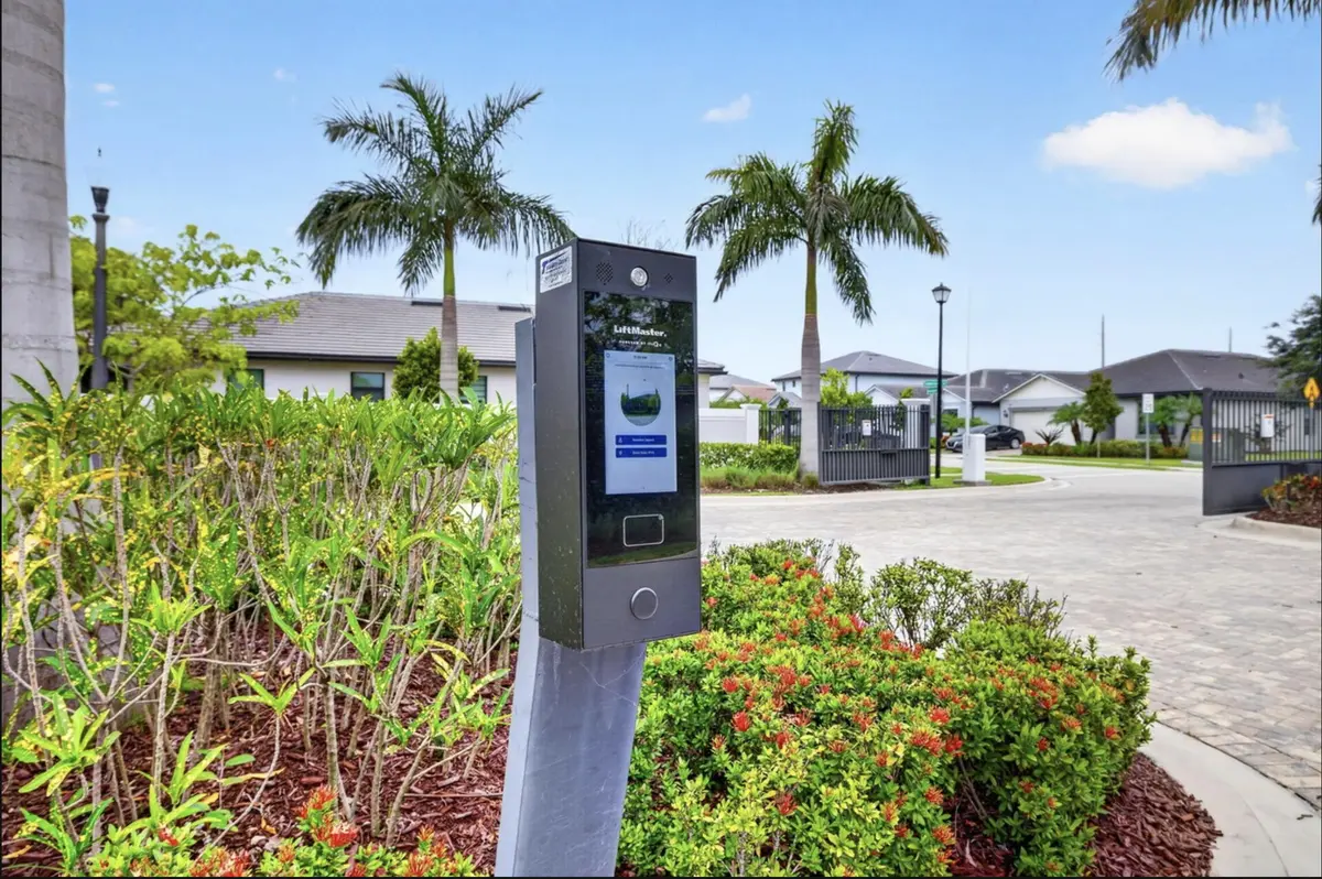 CallBox at 3149 Tamarind Drive, Lauderdale Lakes