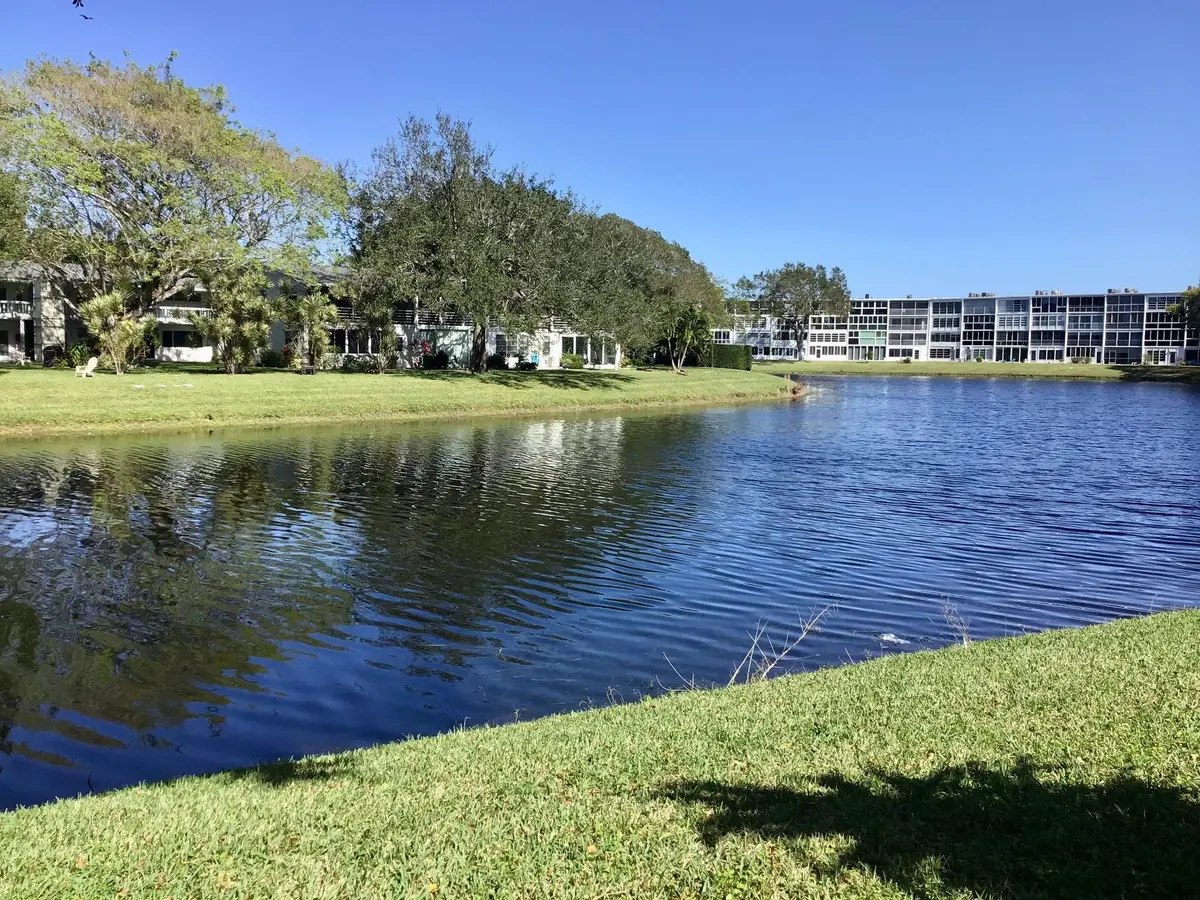 Photo 3 at 7 OAKRIDGE B 7, Deerfield Beach