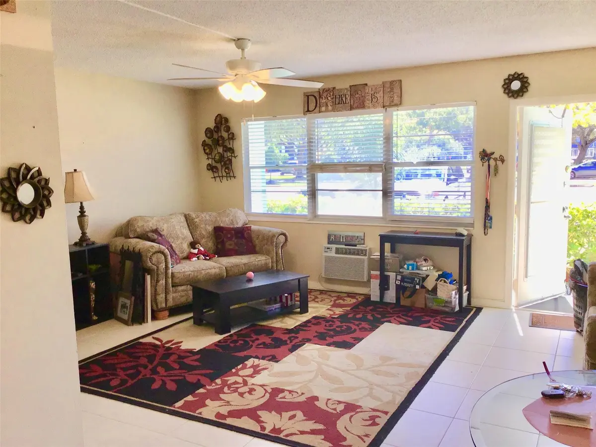 Photo 4 at 7 OAKRIDGE B 7, Deerfield Beach