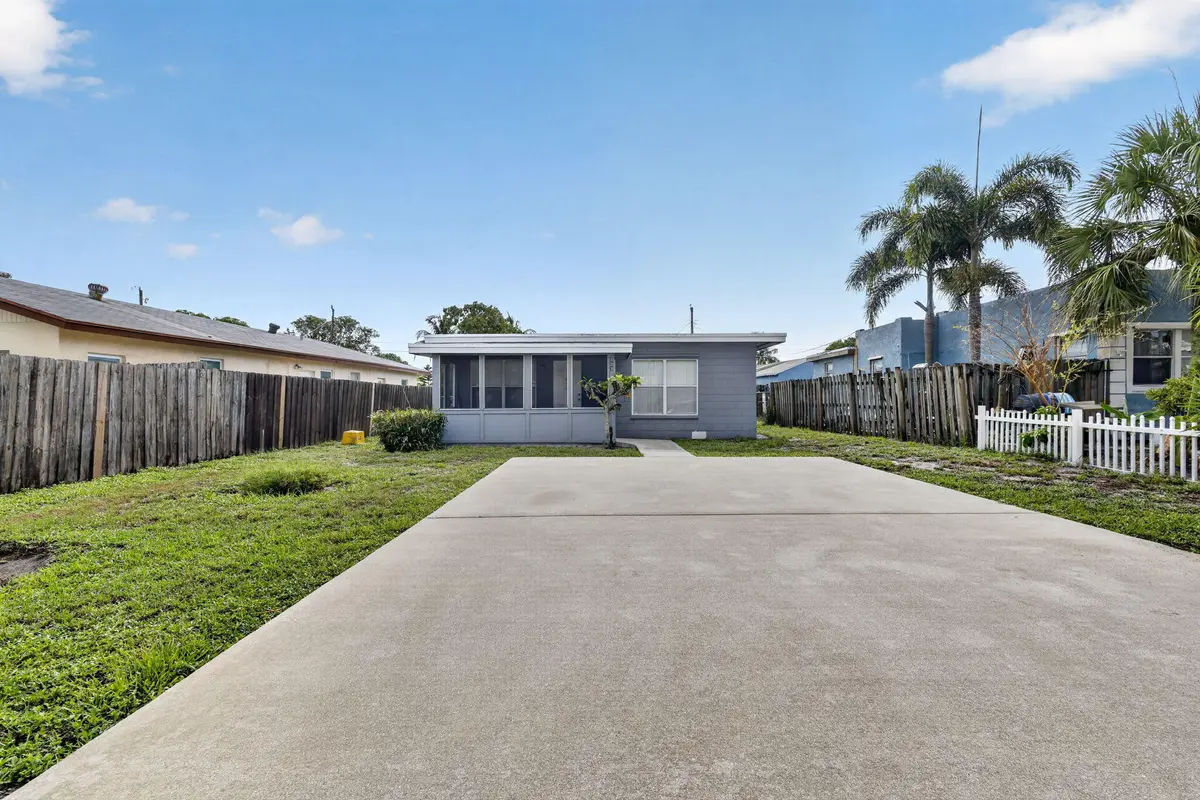 Front view at 323 NW 4TH Avenue, Delray Beach