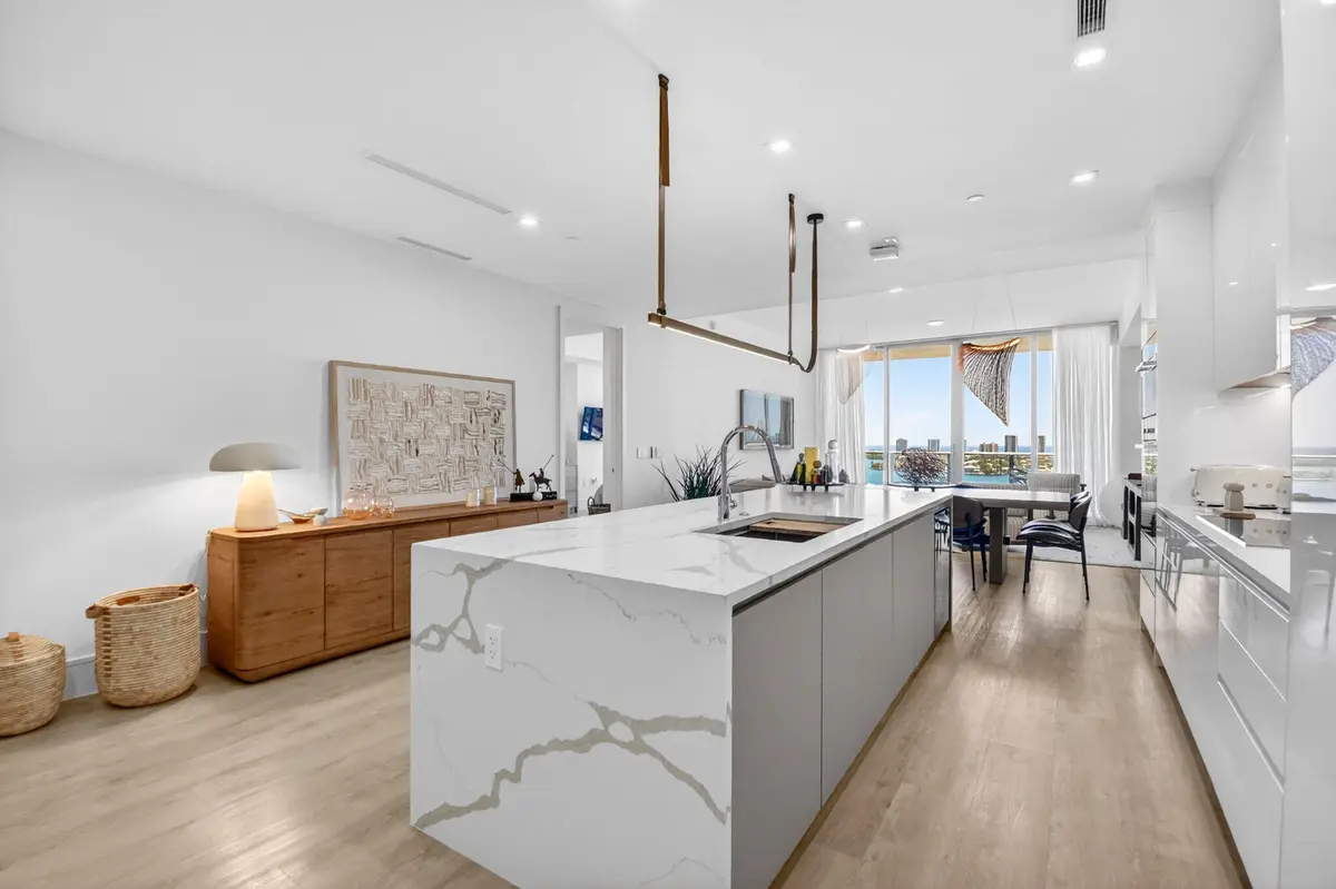 Open kitchen at 220 Lake Shore Drive 1708, Lake Park