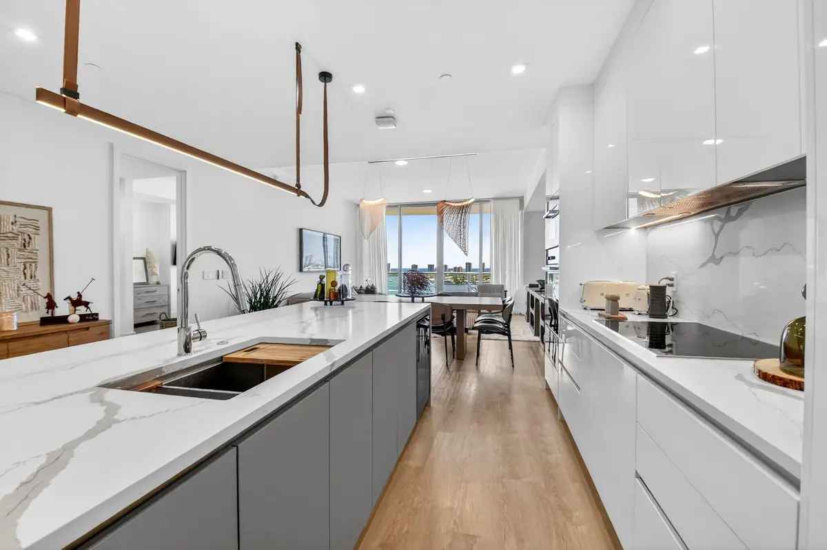 Open kitchen at 220 Lake Shore Drive 1708, Lake Park