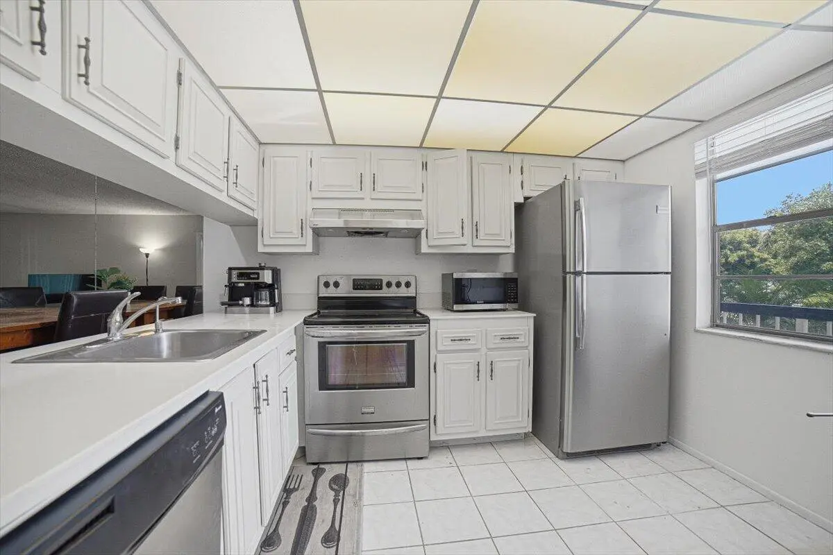 27-Kitchen at 4602 MARTINIQUE Way A2, Coconut Creek