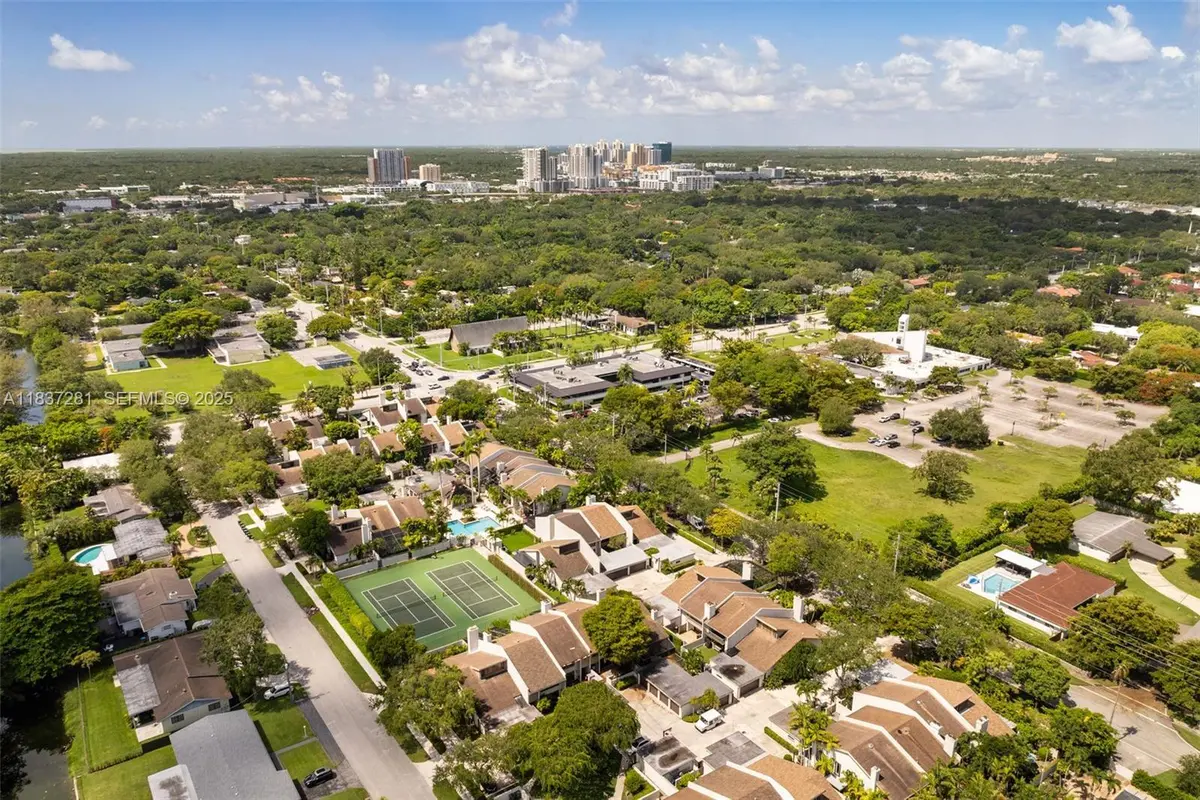 neighborhood at 6995 SW 67th Avenue, South Miami