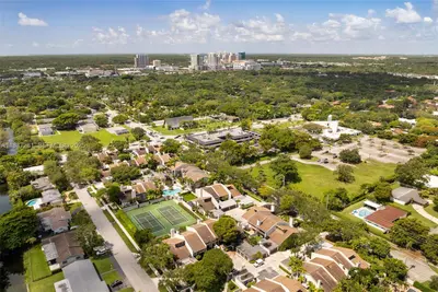 6995 SW 67th Avenue, South Miami – Townhouse for sale