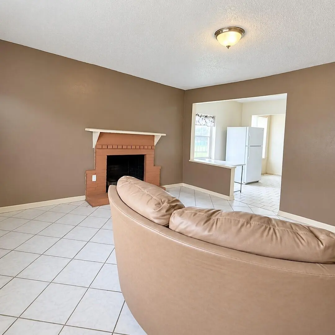 FRONT ROOM at 915 RUTLAND Street, Opa-Locka