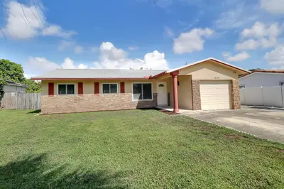 2233 NW 3RD Avenue, Boca Raton – Single Family Residence for rent