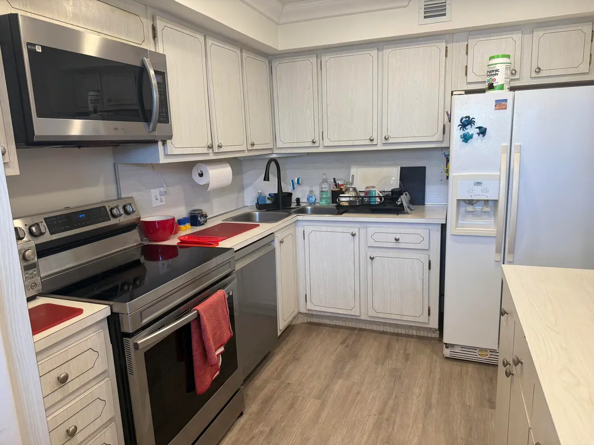 kitchen at 1537 E HILLSBORO Boulevard 238, Deerfield Beach