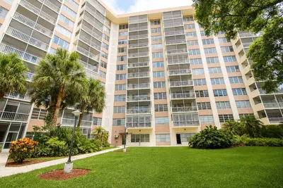 10777 W Sample Road 716, Coral Springs – Condominium for sale
