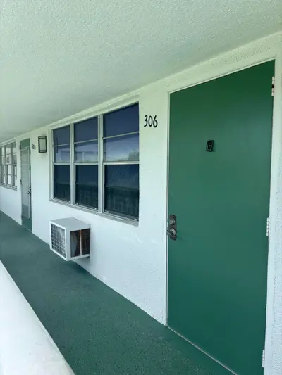 306 Farnham M, Deerfield Beach – Condominium for sale