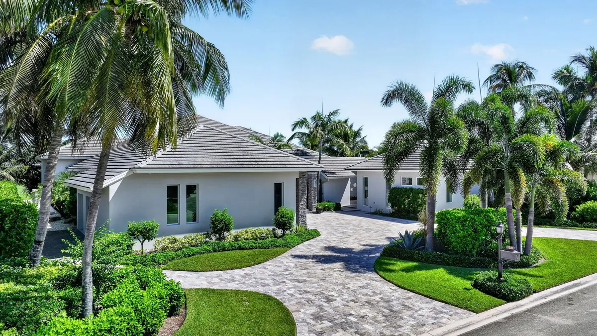 Front at 7037 SE Harbor Circle, Stuart
