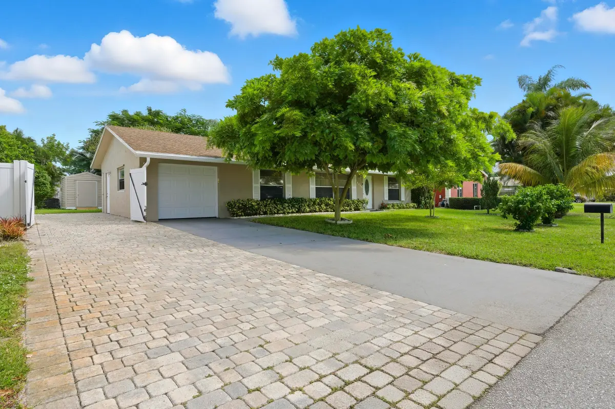 Driveway at 8685 SE KEATHLEY Court, Hobe Sound