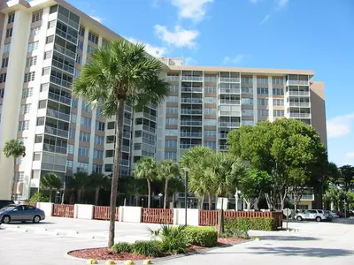 10777 W SAMPLE Road 619, Coral Springs – Condominium for rent
