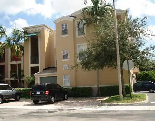 208 FRONT at 11720 SAINT ANDREWS Place 208, Wellington