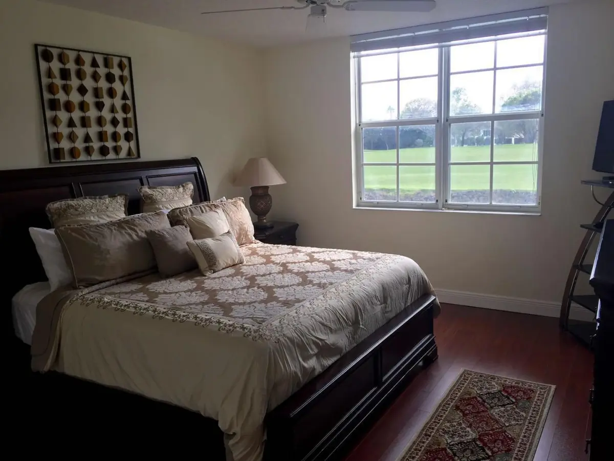 208 PRIMARY BR at 11720 SAINT ANDREWS Place 208, Wellington
