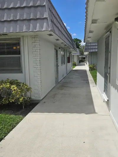 17 Valencia A, Delray Beach – Villa for sale