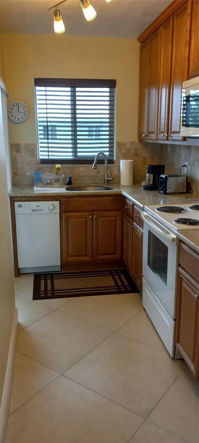 Photo 6 at 2100 NE 38th Street 218, Lighthouse Point