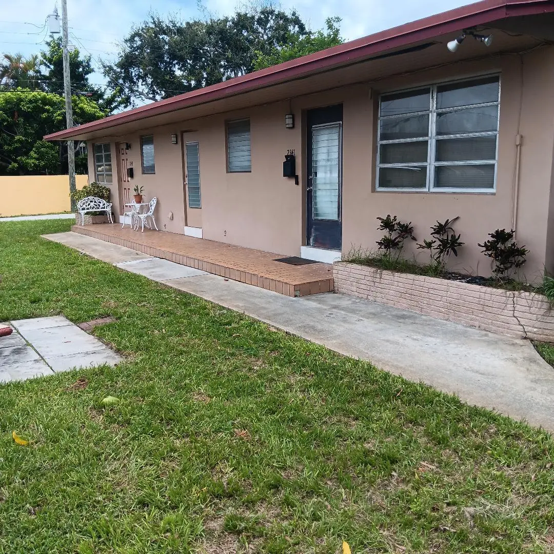 side duplex at 2341 HARDING Street, Hollywood