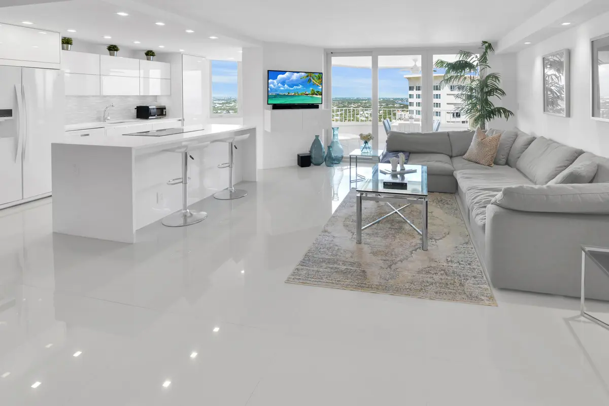 Living at 550 S Ocean Boulevard 2203, Boca Raton