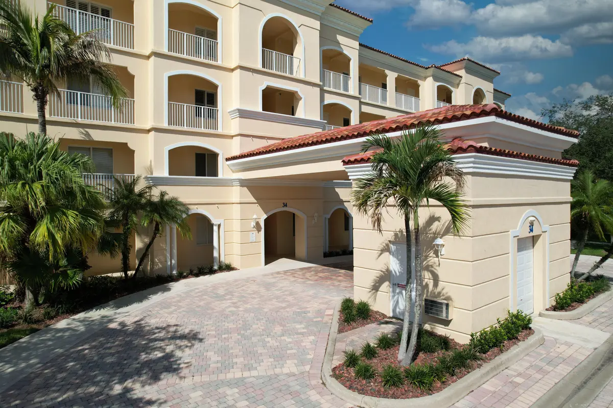 Front Entrance at 34 Harbour Isle Drive 204, Fort Pierce
