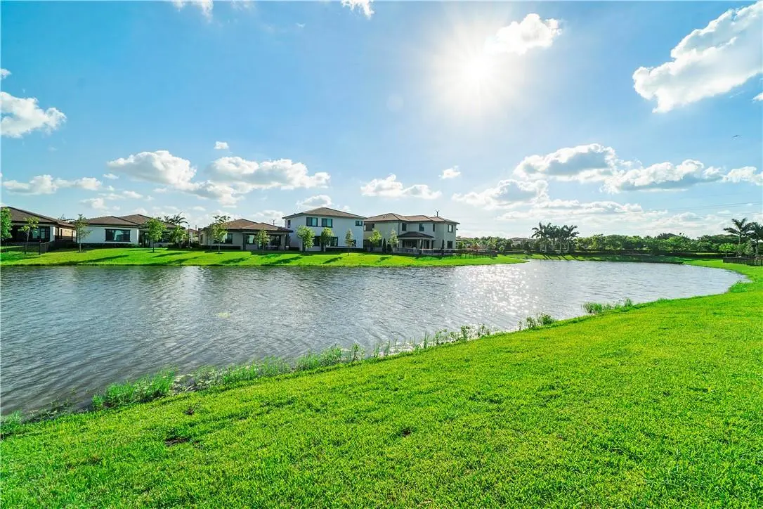 Photo 7 at 10870 OCEANO Way, Parkland