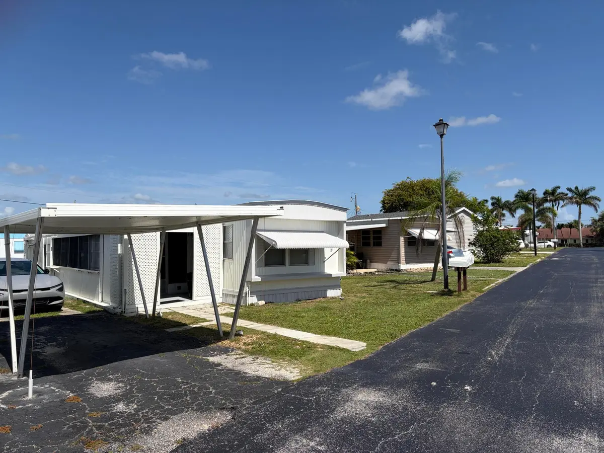 02_beyc6a84a3a87ba30 at 11055 SE Federal Highway 19, Hobe Sound