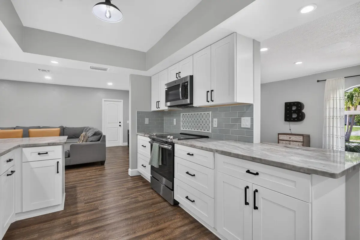 20-web-or-mls-1717-0228 at 1717 NW 36TH Court, Oakland Park