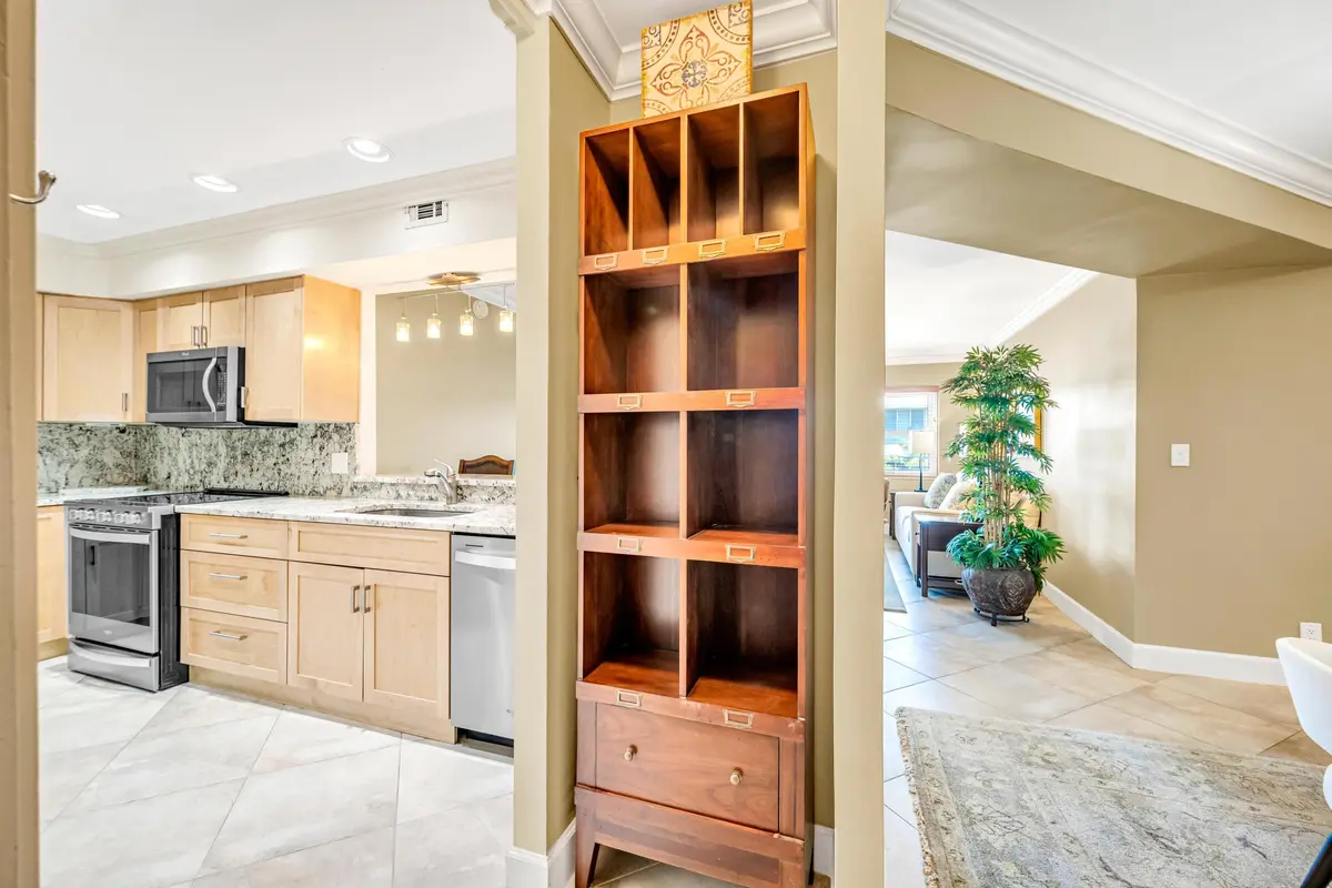 615 NE 12TH ST -1 at 615 NE 12th Avenue 301, Fort Lauderdale