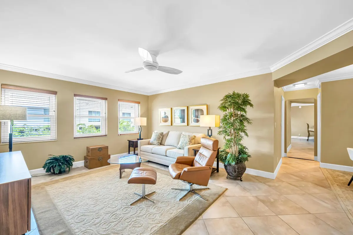 615 NE 12TH ST -11 at 615 NE 12th Avenue 301, Fort Lauderdale