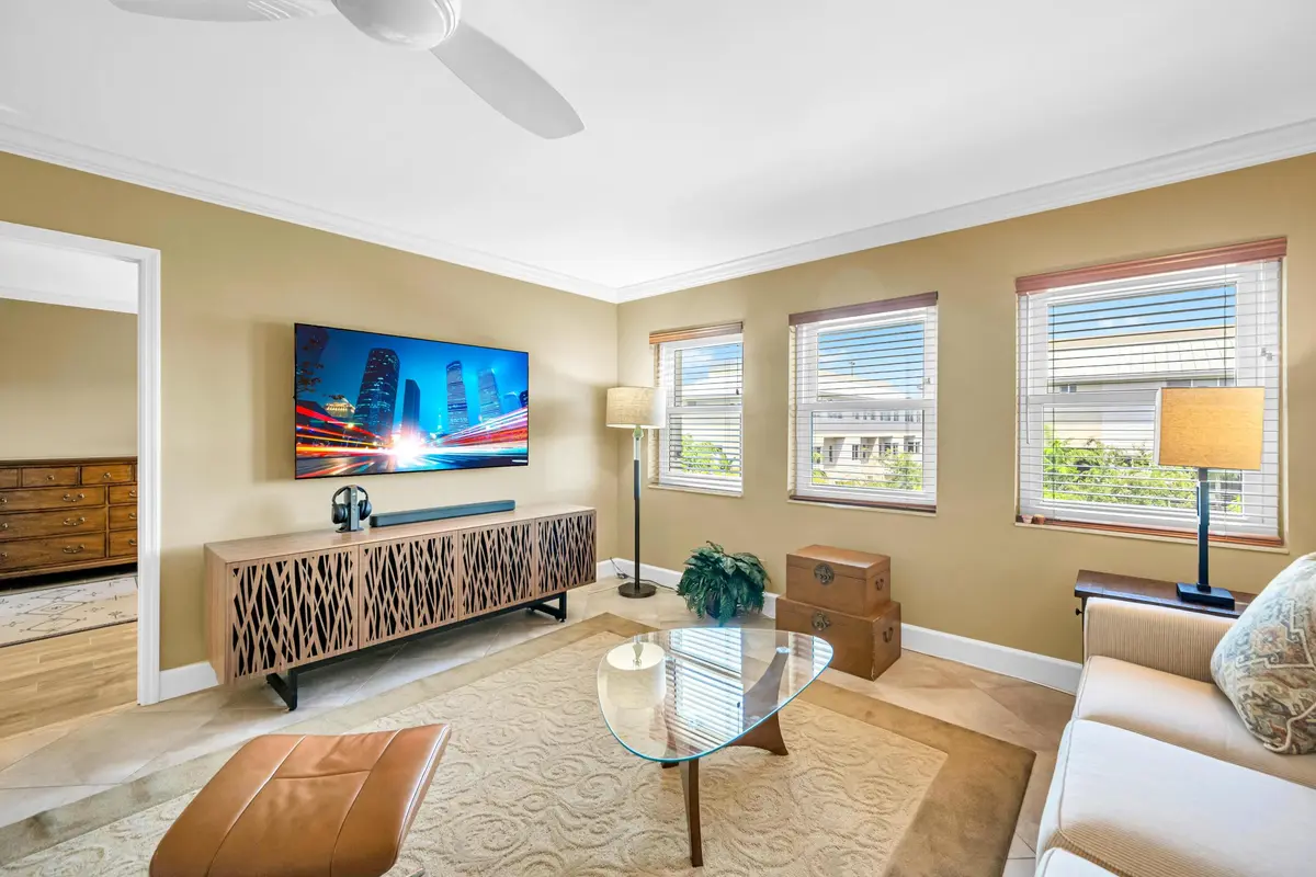 615 NE 12TH ST -12 at 615 NE 12th Avenue 301, Fort Lauderdale